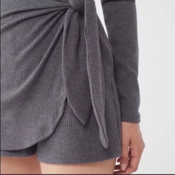 Urban Outfitters Wrap Front Long Sleeve Romper Size M Gray Ribbed Knit - Picture 3 of 14